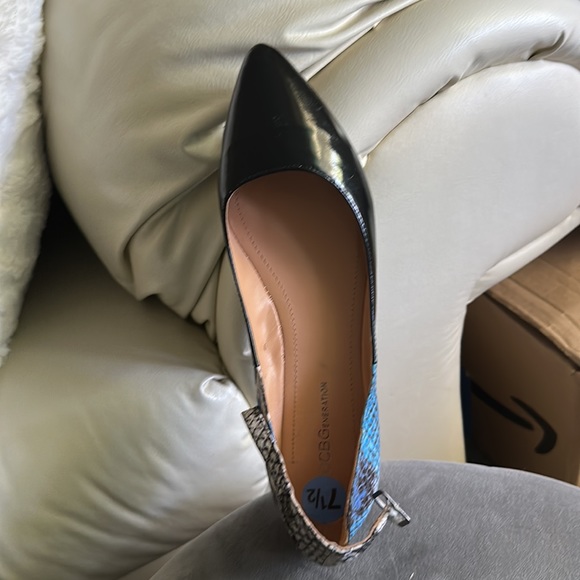 BCBG FLATS WITH ANKLE STRAP 7 1/2 narrow - Picture 3 of 4